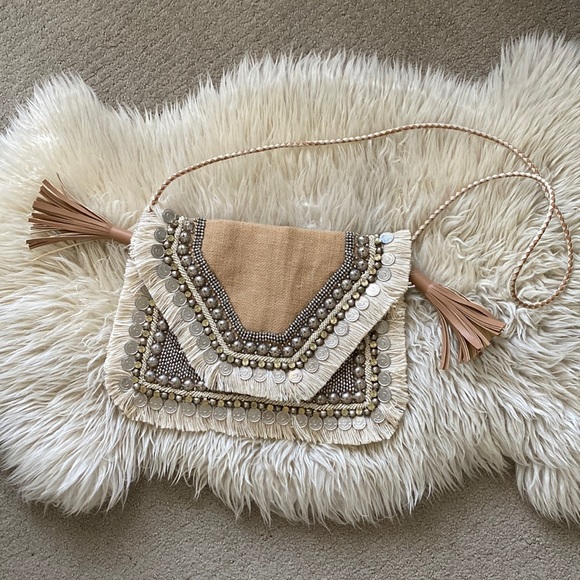 leela clutch in natural